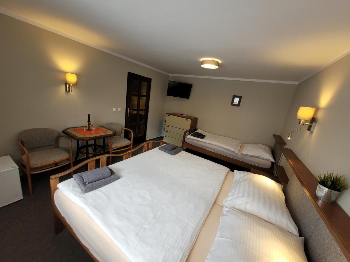 Hotel Stary Mlyn Єсеник Екстер'єр фото