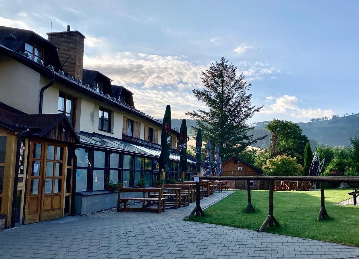 Hotel Stary Mlyn Єсеник Екстер'єр фото