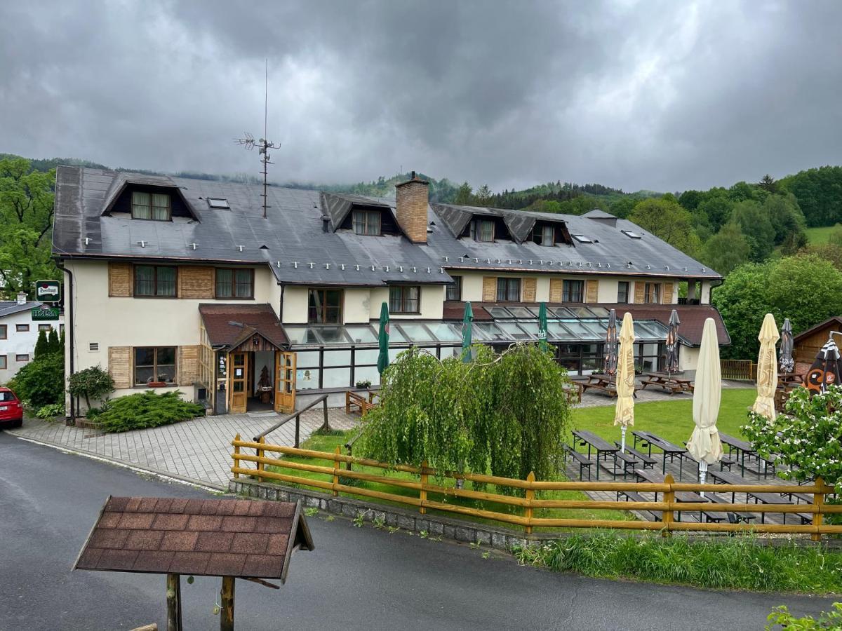 Hotel Stary Mlyn Єсеник Екстер'єр фото